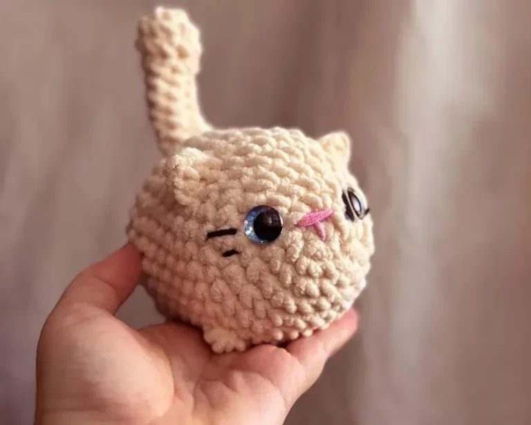 Finished cream crochet cat amigurumi with blue eyes