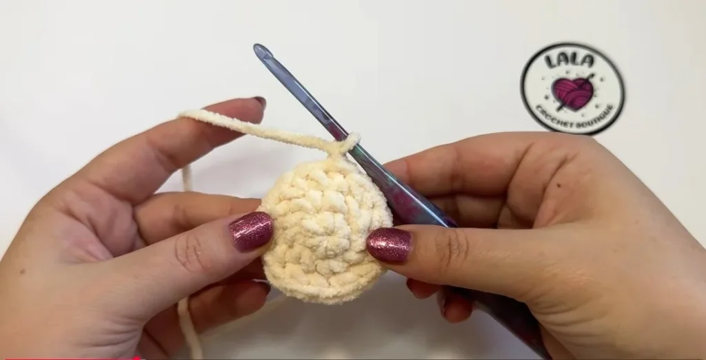 Crochet cat body with hook